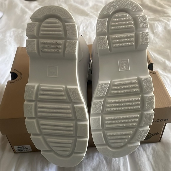 New in box Women’s Dr Martens Combs W White+White Combat Boots AW004 Size 6 US - Picture 3 of 6